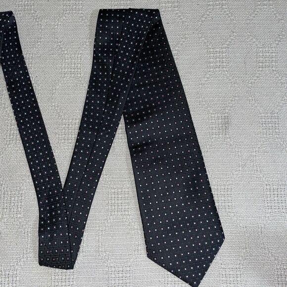 Burberry Men’s Dress Tie Size 58” 3.75” Black Cubed Business Formal City Italy - Picture 4 of 12